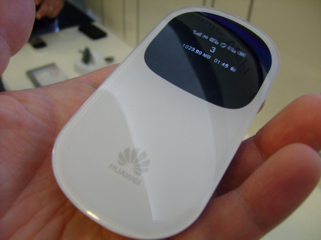 Huawei HiLink and Mobile WiFi Smartpro   Up close