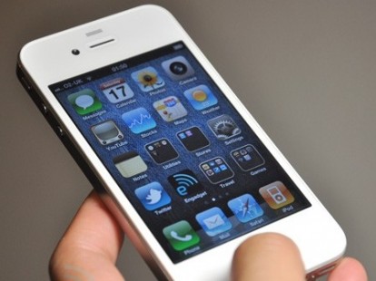 White iPhone 4 Thicker than Black; not just an optical illusion