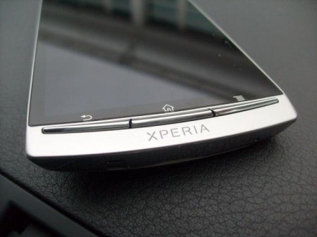 Sony Ericsson Xperia arc   Now on Three, we go close up