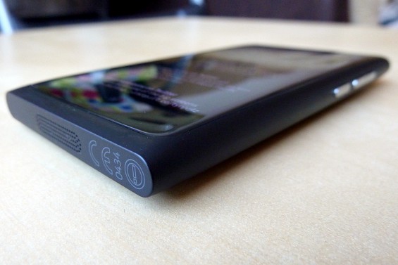 Nokia N9 side 2