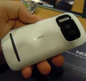 MWC   Nokia PureView 808 Hands On