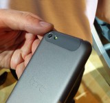 MWC   HTC One V Up close