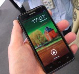 MWC   ZTE Ascend D1 vs Samsung Galaxy SII