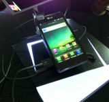 MWC   LG Optimus 3D Max   Up close