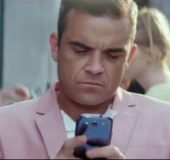 Robbie Williams uses a Galaxy SIII