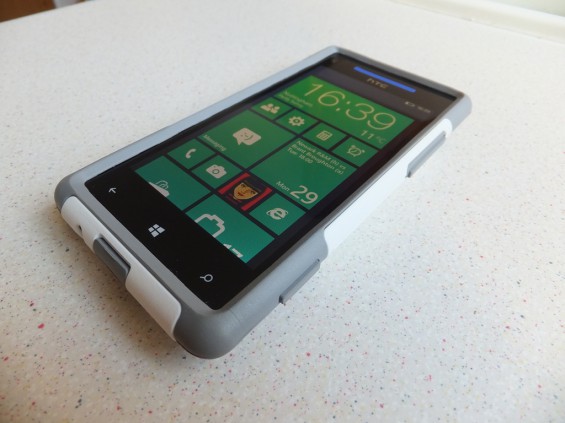 HTC 8X Otterbox pic1