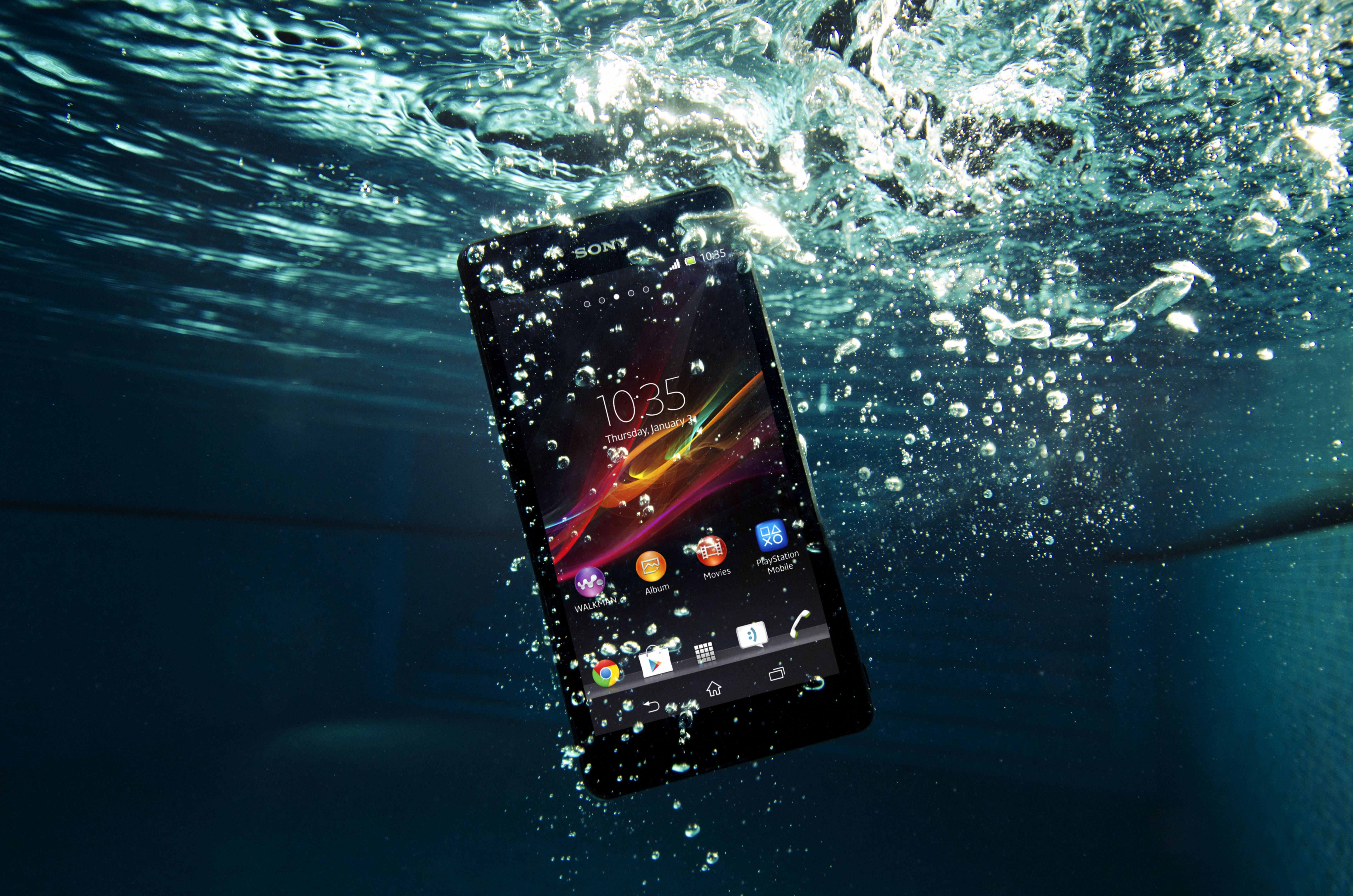 Маркет на экран телефона. Sony Xperia ZR. Сони иксперия Водонепроницаемый. Телефон Sony Xperia Водонепроницаемый. Смартфон в воде.