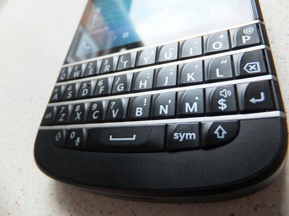 BlackBerry Q10 Pic2