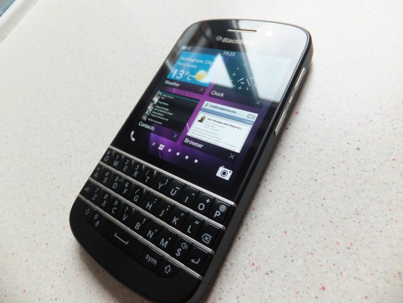BlackBerry Q10 Pic4
