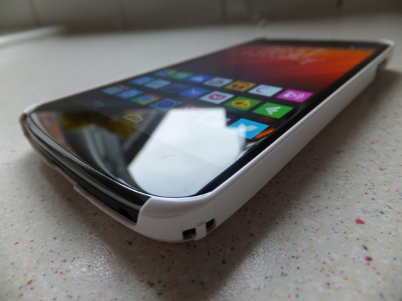 LG Nexus 4 Rearth Ringke Slim Pic1