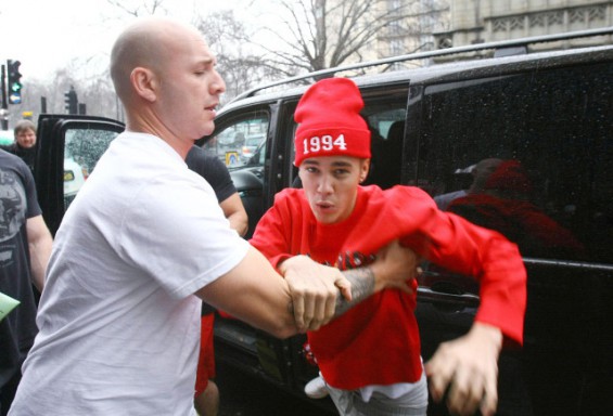 Justin Bieber Fights Photog