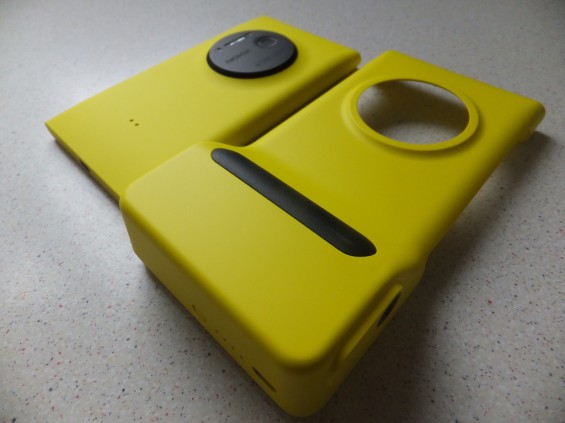 Nokia Lumia 1020 Camera Grip Pic1