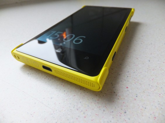 Nokia Lumia 1020 Wireless Charging Cover Pic5