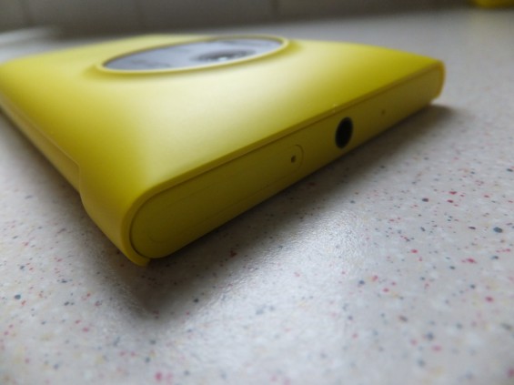 Nokia Lumia 1020 Wireless Charging Cover Pic7