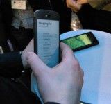 Read texts on your backside with a dual screen on the Yotaphone