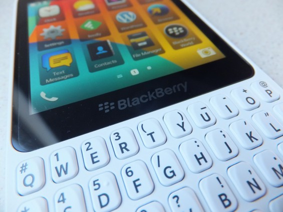 BlackBerry Q5 Pic1