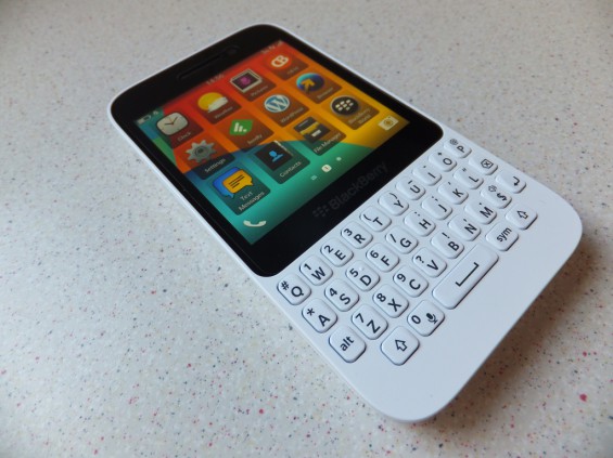 BlackBerry Q5 Pic3