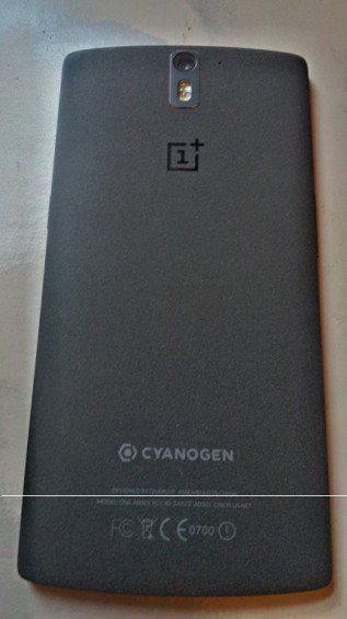 OnePlus front back pic