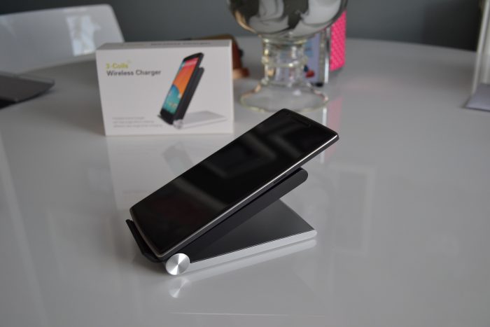 Powerbank with built in Qi wireless charger & other charging options   review.