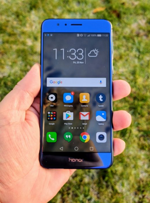 honor 8 in hand