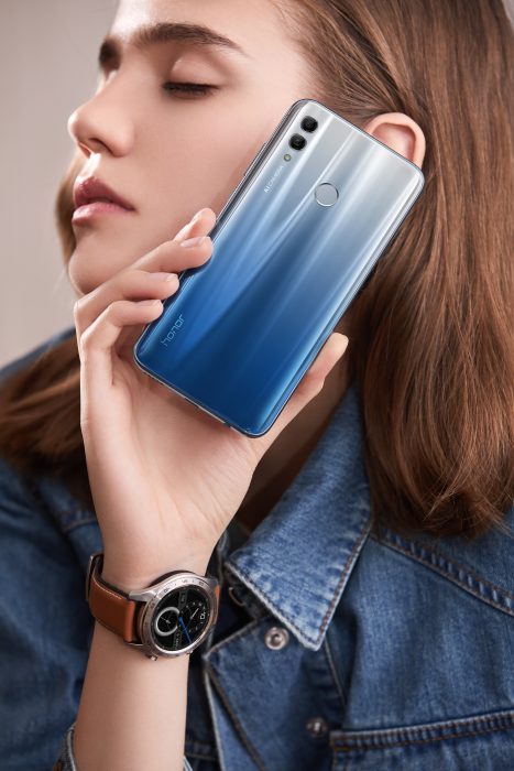 HONOR 10 Lite Lifestyle Photo 5