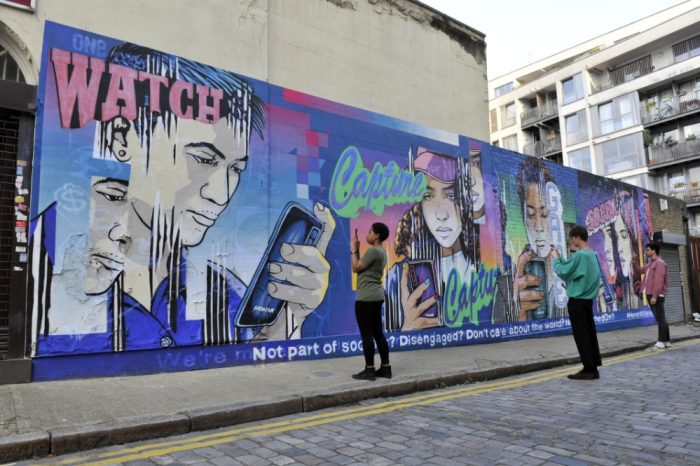 evolving mural london smartphones041779492916.jpg