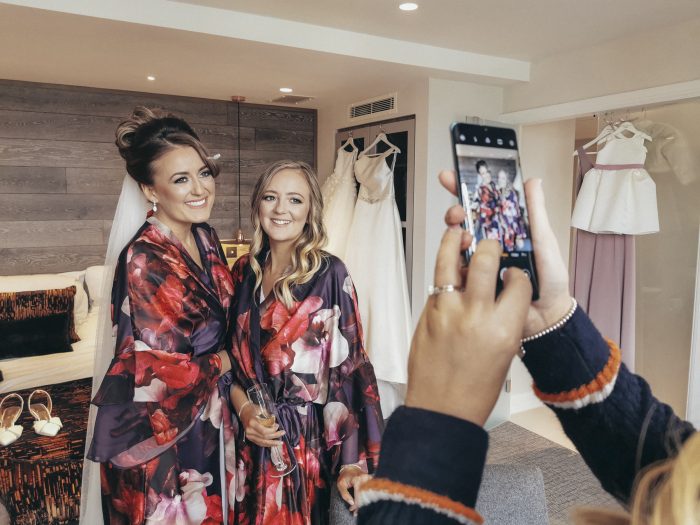 Snapping your wedding photos on a Huawei P30 Pro