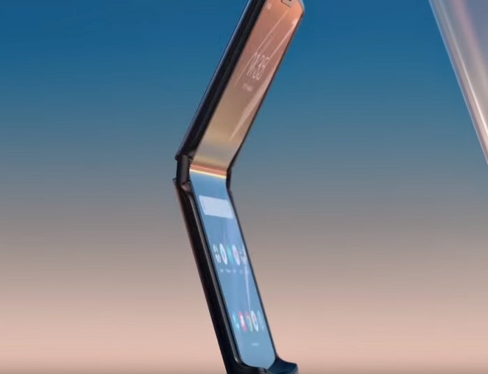 The new Motorola RAZR. Take my money.