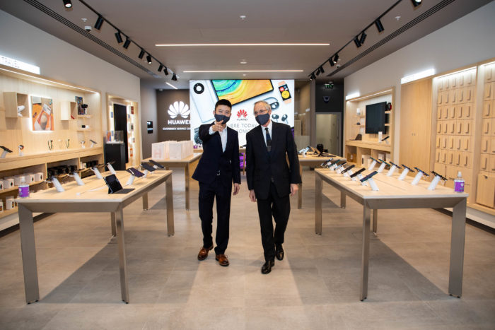 Huawei opens up a retail store in London