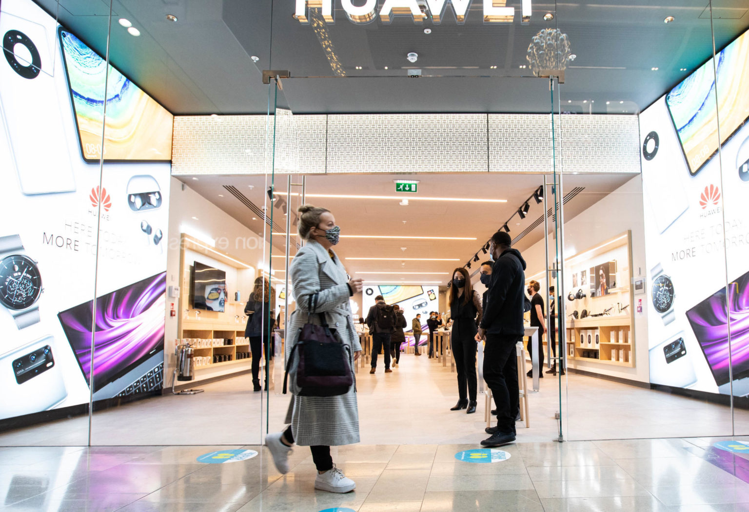 Huawei opens up a retail store in London Coolsmartphone