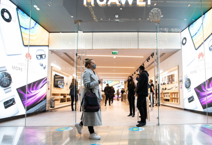 Huawei opens up a retail store in London