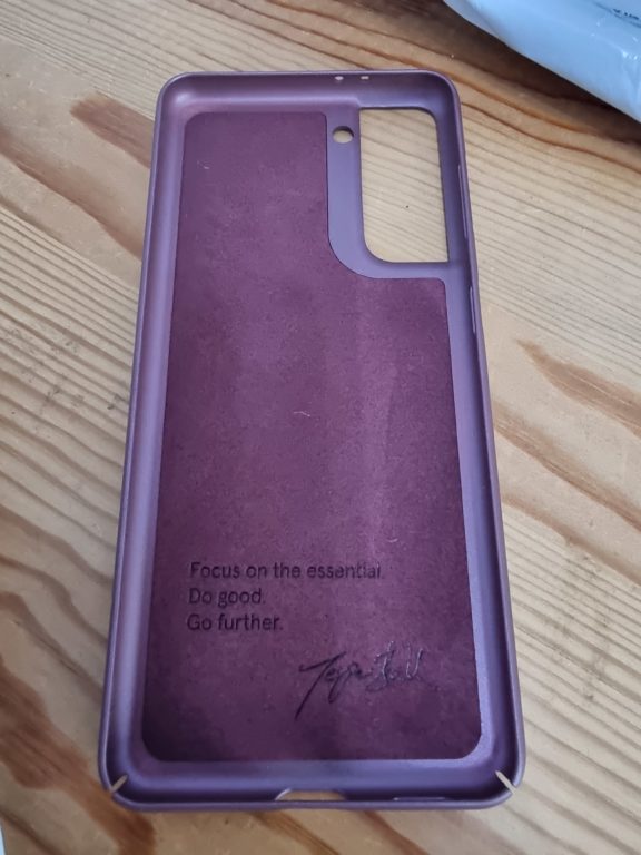 Does anybody have experience with this Nudient Transparant case? : r/iphone