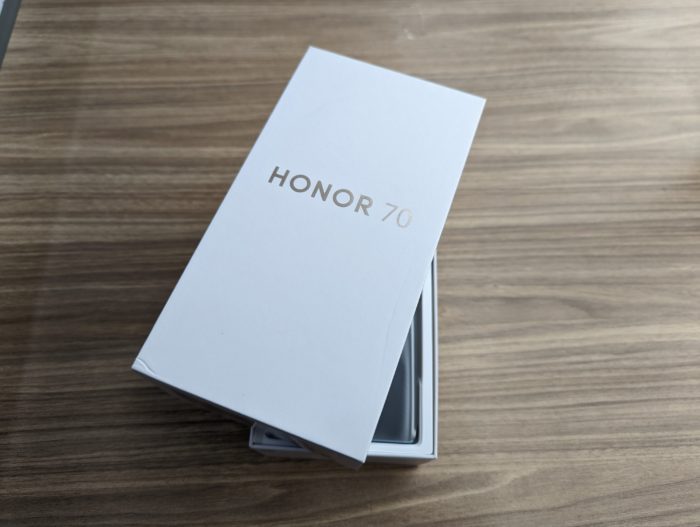 Honor 70   Unboxing