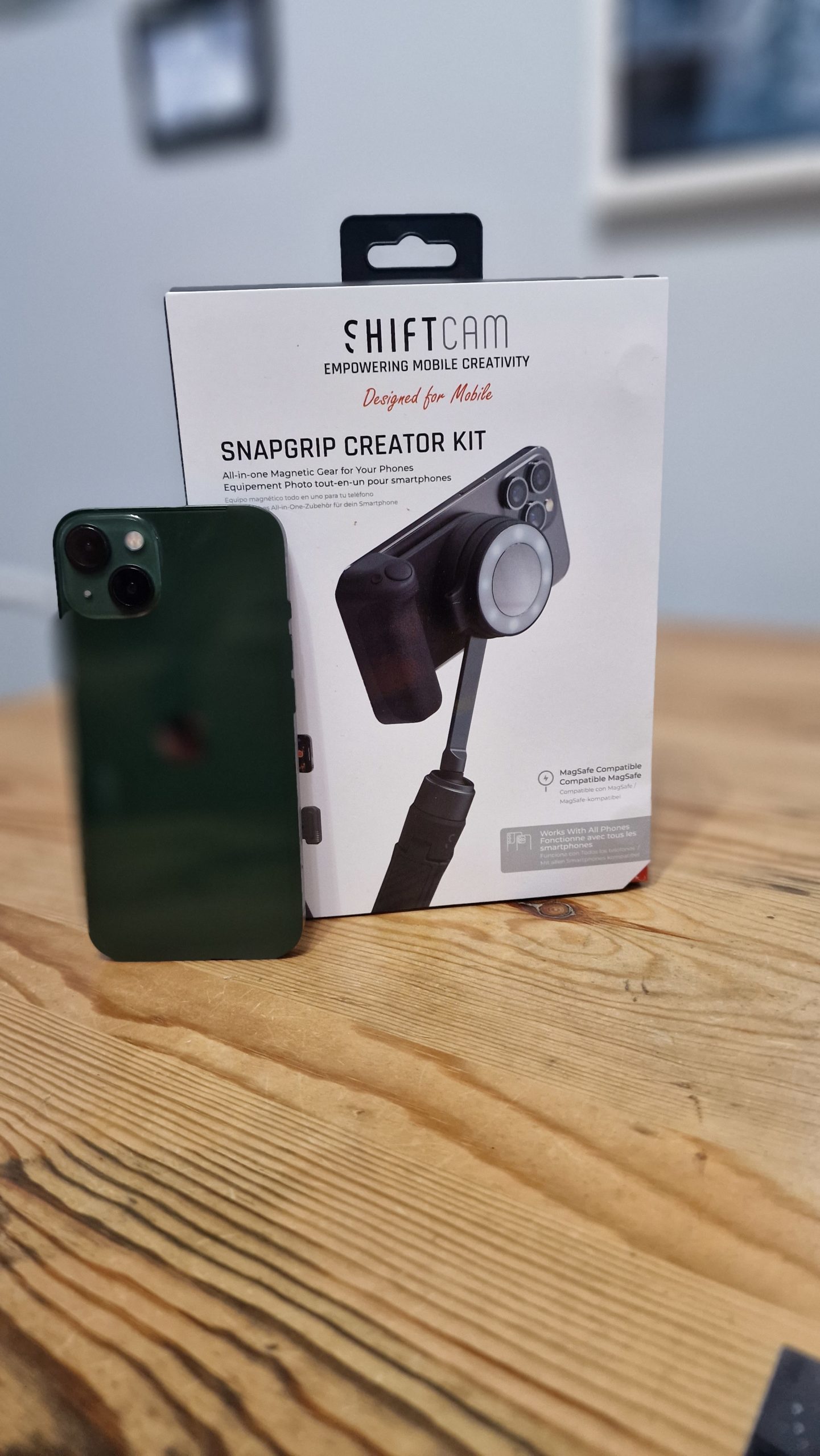 ShiftCam SnapGrip - Mobile Battery Grip with Wireless Shutter Button -  Magnetic Mount Snaps on to Any Phone - Built in Powerbank with Qi Wireless