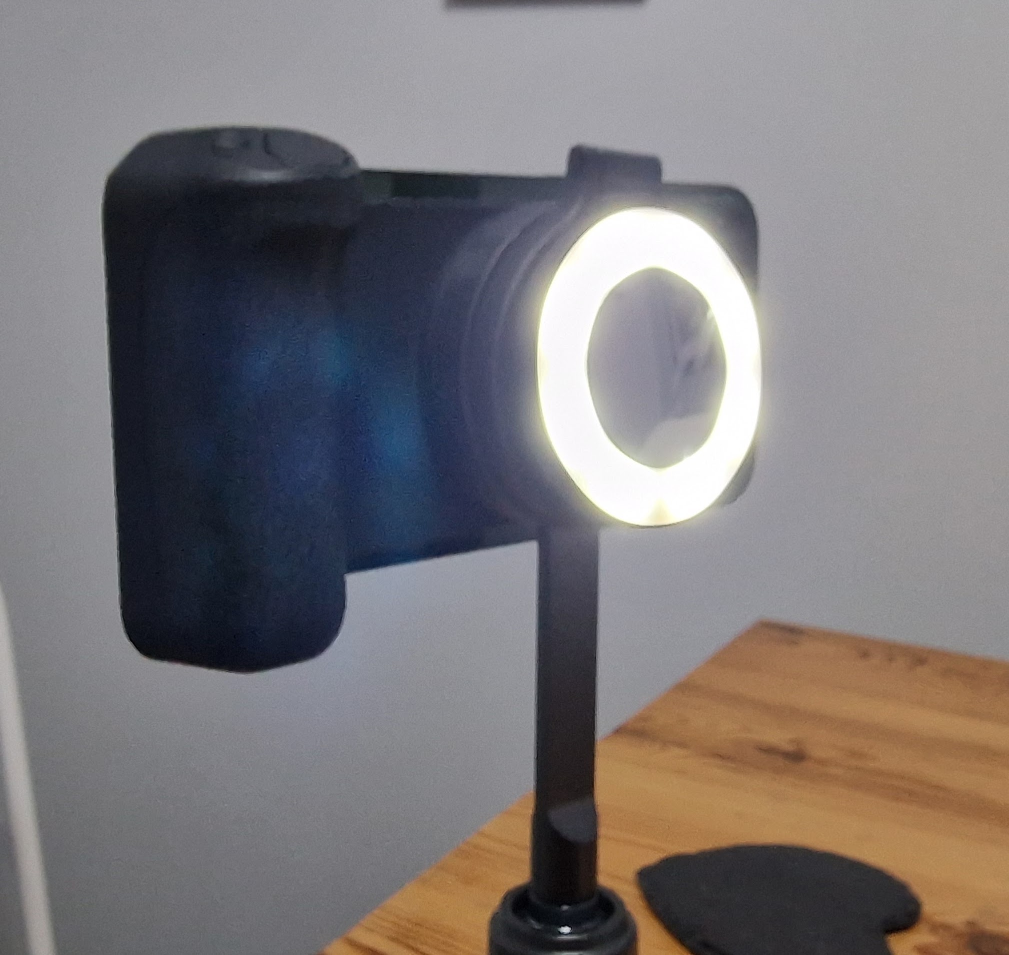 ShiftCam SnapLight - LED Selfie Ring Light with Four Brightness Settings  and Built in Battery - Magnetic Mount Snaps on to Any Phone - Flippable