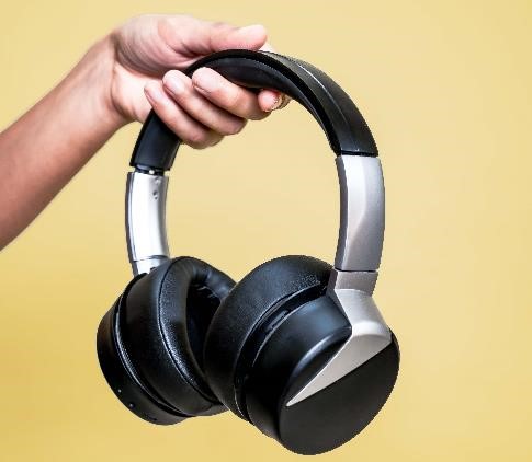 Sonic Lamb – The World’s first headphone that allows wearers to feel the music as well as hear it