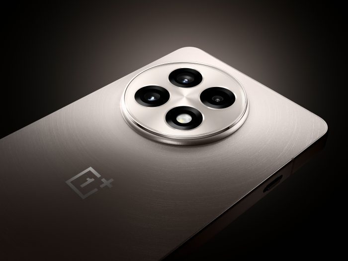 13r silver camera4233424647566124058.jpg
