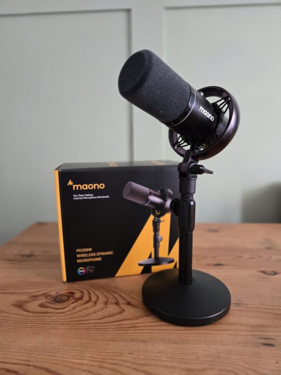 Maono PD200W. Dynamic Microphone   Review.