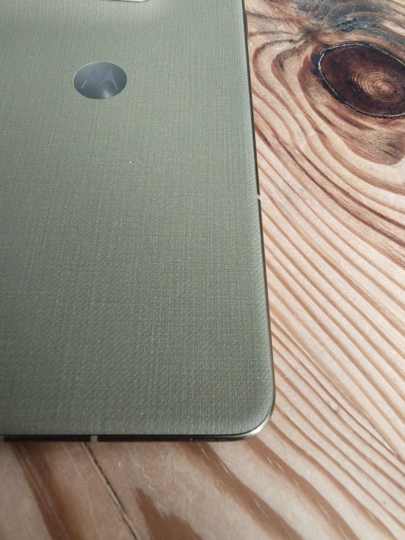 The Motorola Signature: A Premium, Ultra Thin Powerhouse.